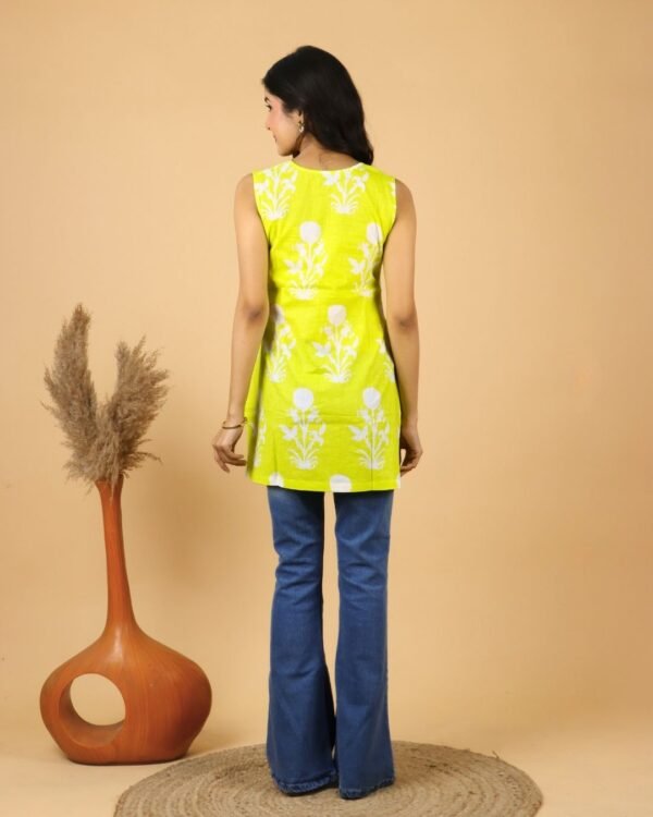sleeveless cotton kurti for women